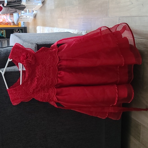 Red dress - Picture 2 of 3